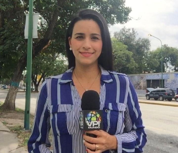 Andreina Ramos reporting for VPItv. (Credito: Courtesy)
