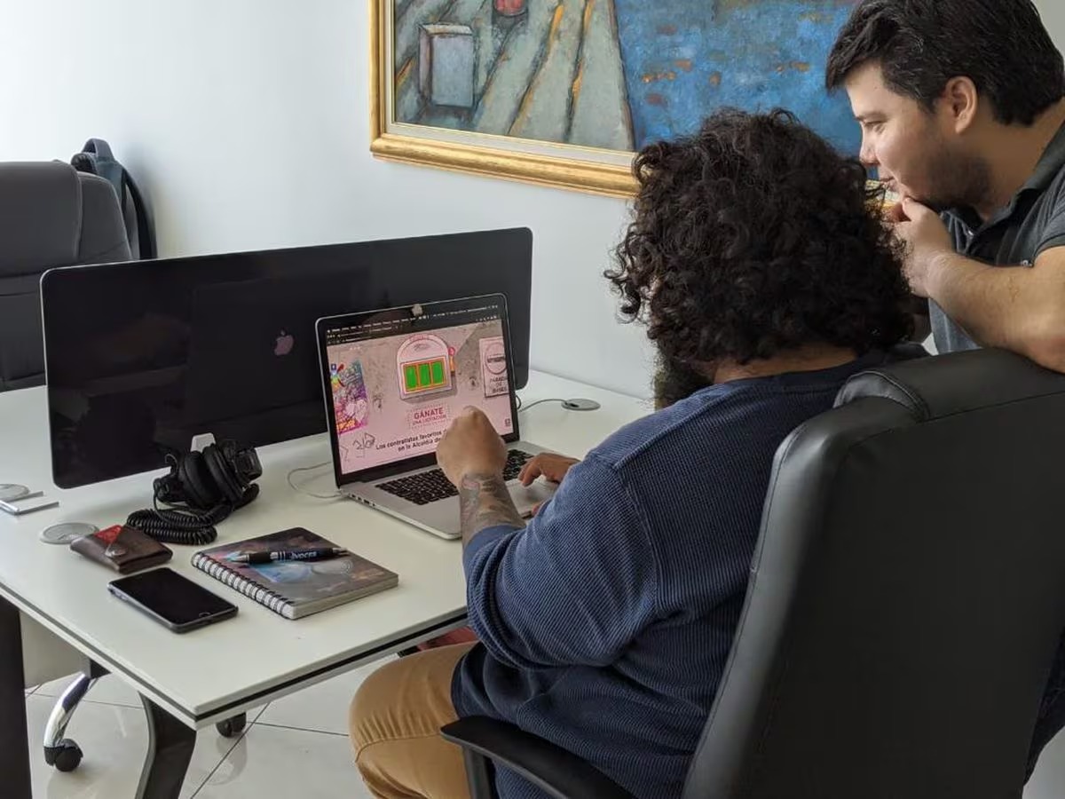 Divergentes journalists working at their former office in Managua, Nicaragua.