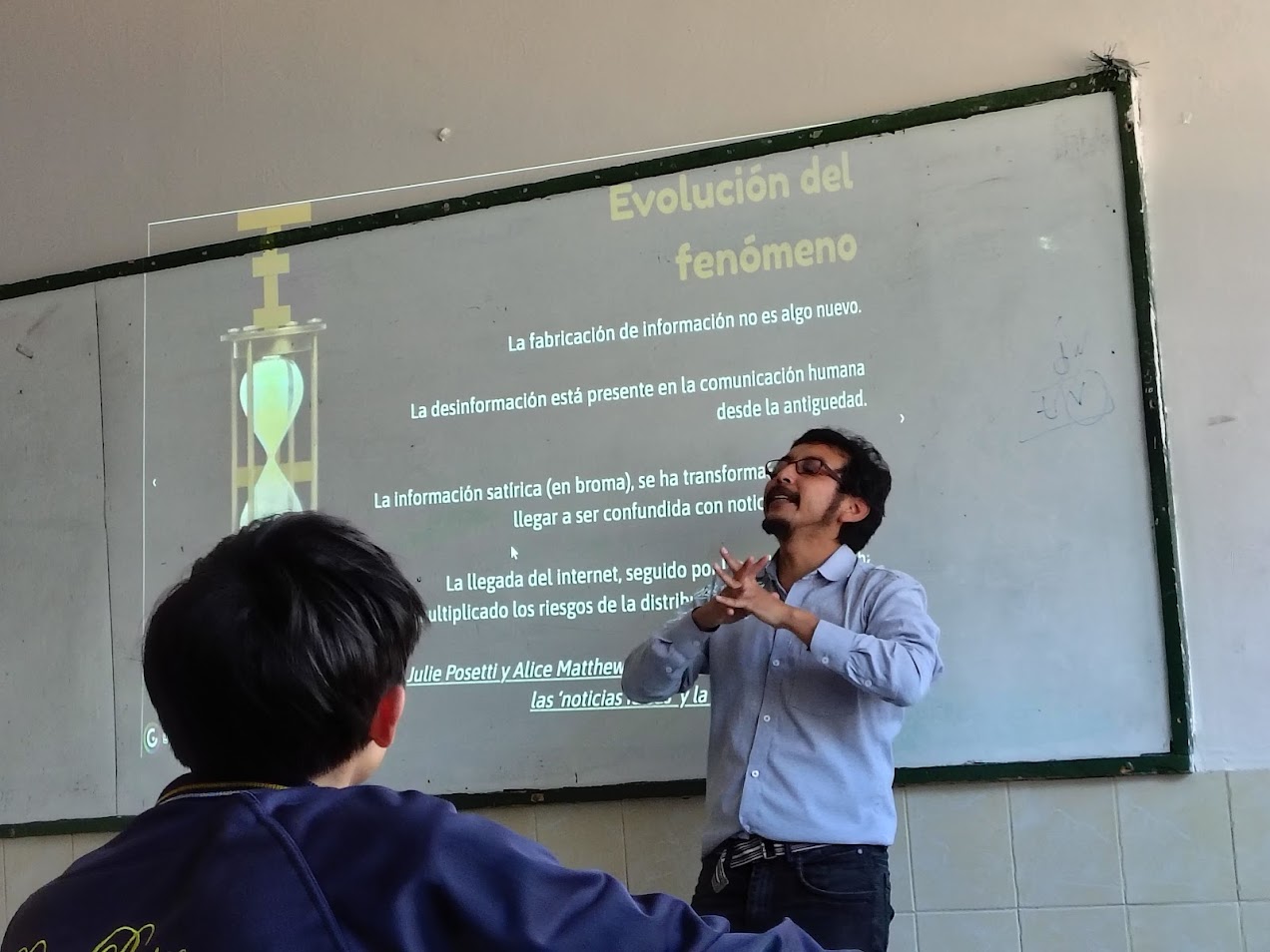 A student watching Gabriel present.