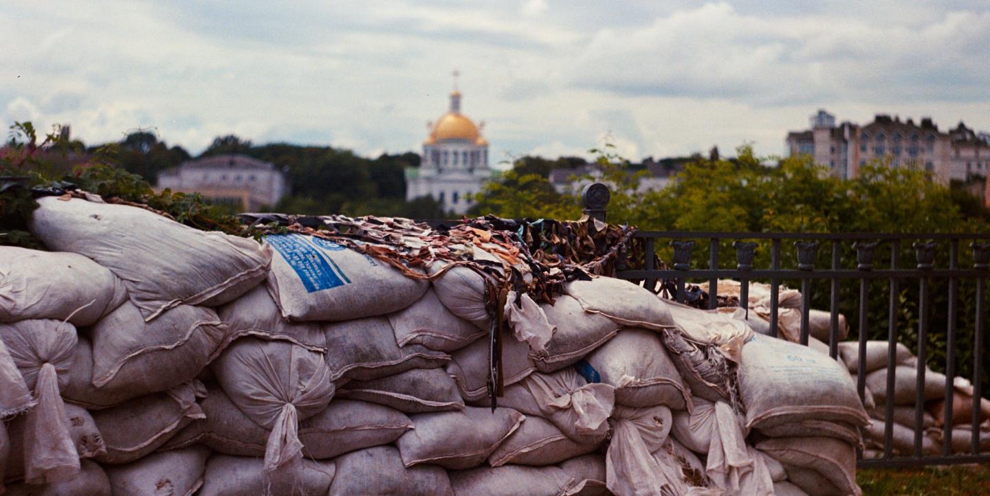Des sacs de sable dans la rue, Ukraine