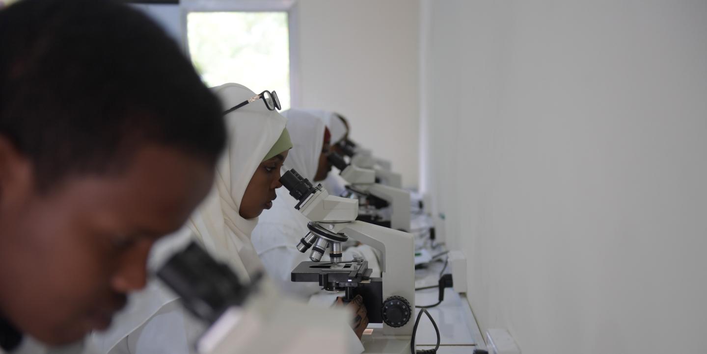 Women in front of microscope