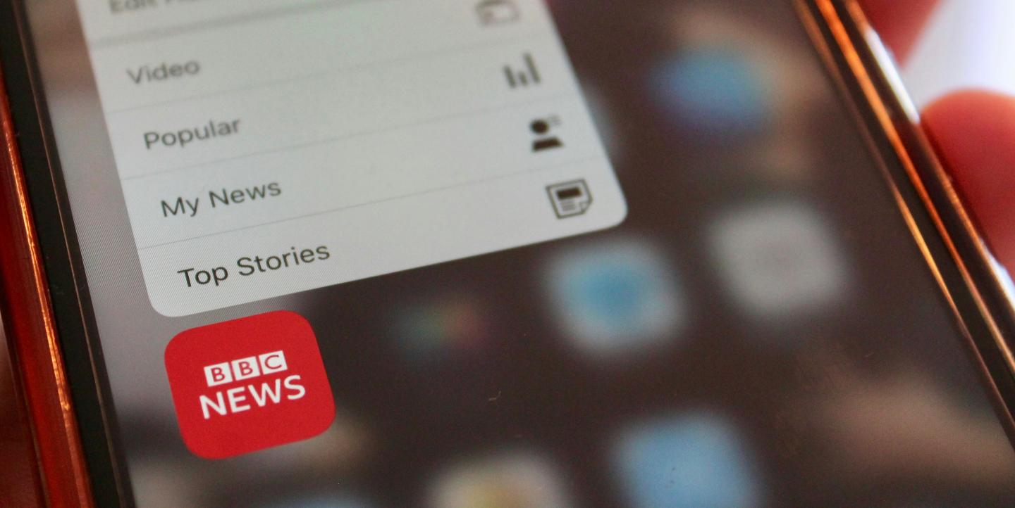 Logo de BBC news en un iPhone