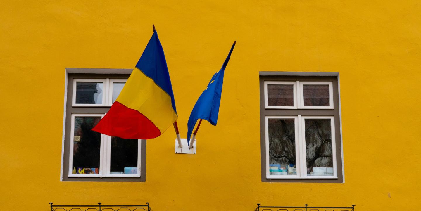Bandera de la UE y de Rumania 