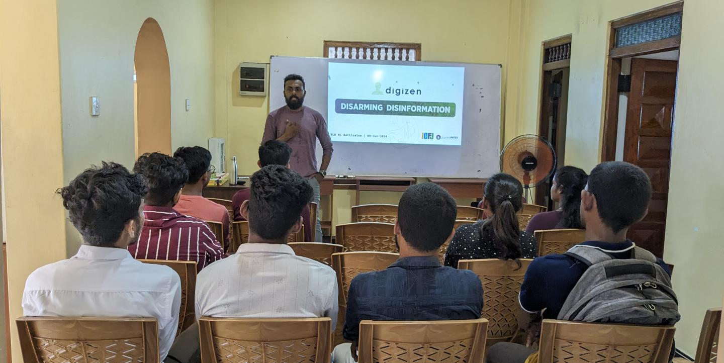 Arzath Areeff leading a media literacy workshop for local youth in Sri Lanka in Batticaloa. 