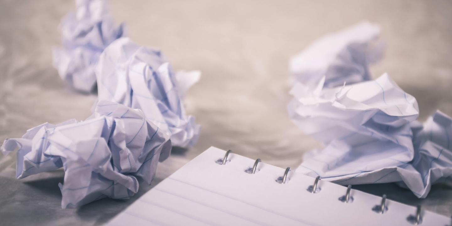 Páginas de cuaderno arrugadas