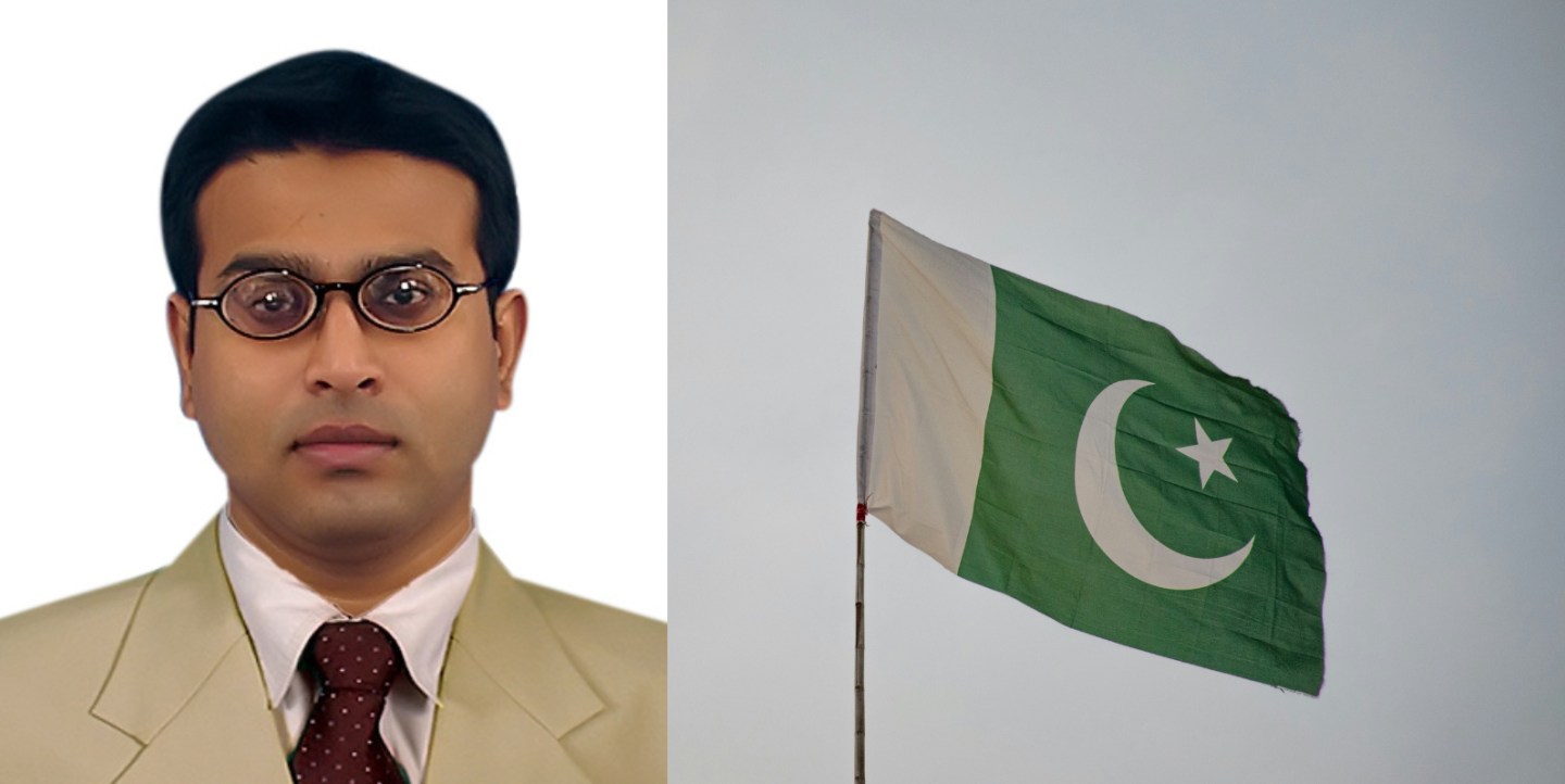 Muhammad Abu Bakar avec un drapeau pakistanais