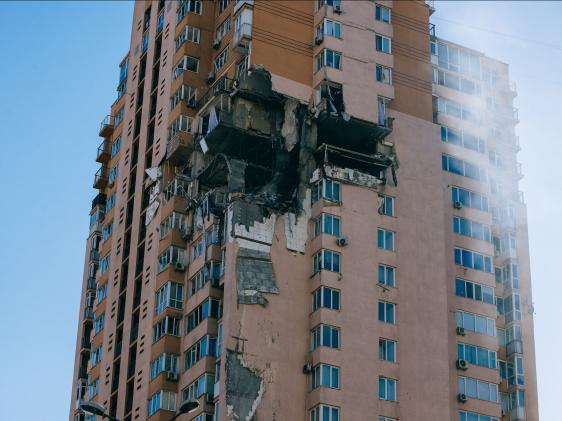 Разрушенное здание в Киеве
