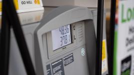Une station essence et son prix élevé