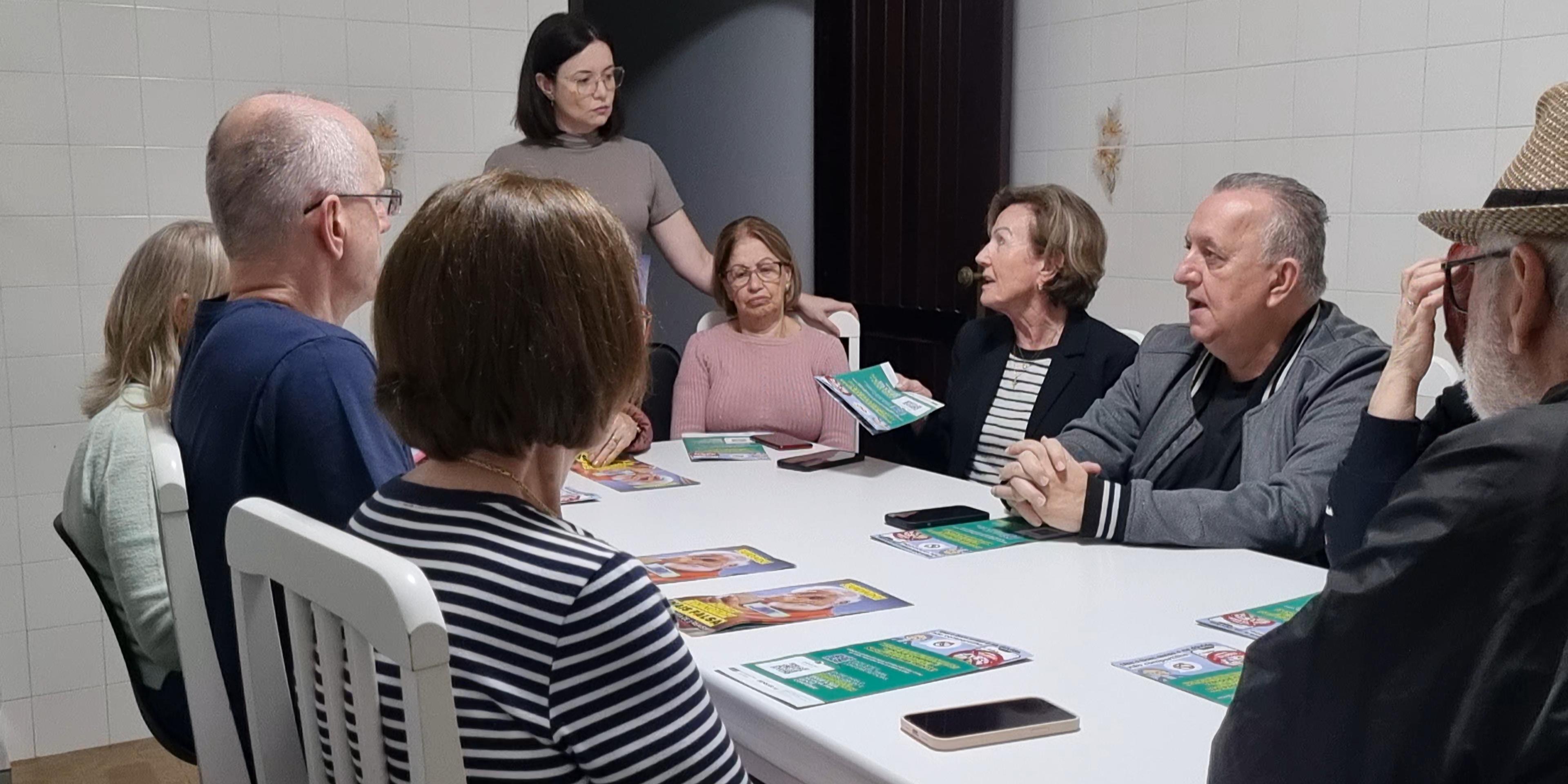 A journalist in Brazil is showing seniors how to outsmart misinformation, one WhatsApp message at a time